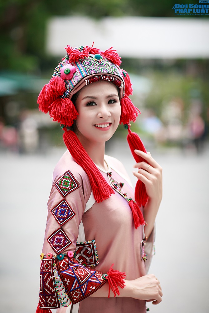 Ngọc Hân hoá thân thành cô gái dân tộc