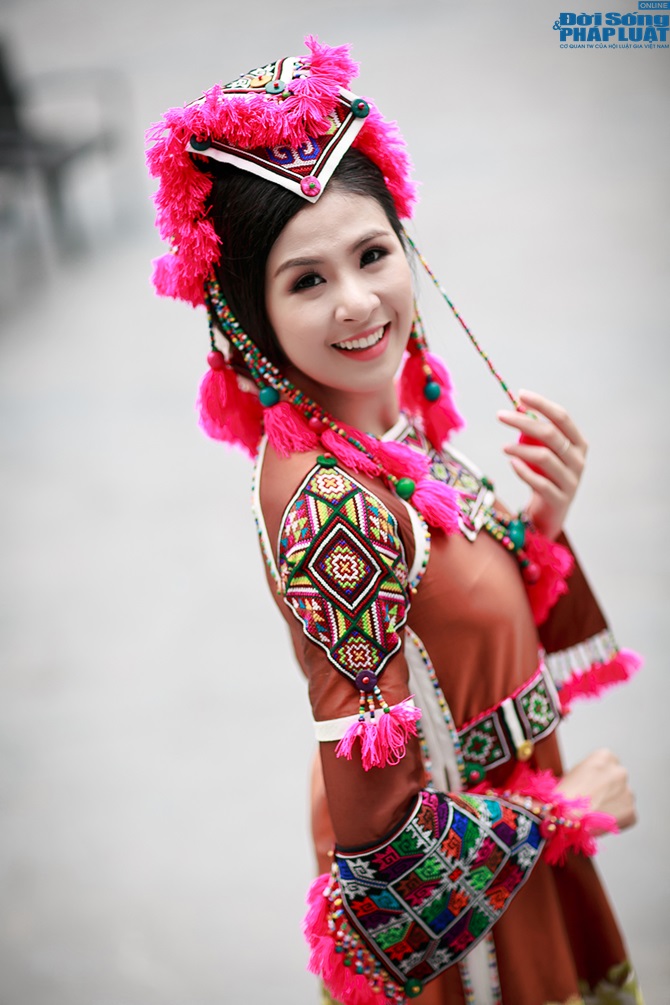 Ngọc Hân hoá thân thành cô gái dân tộc