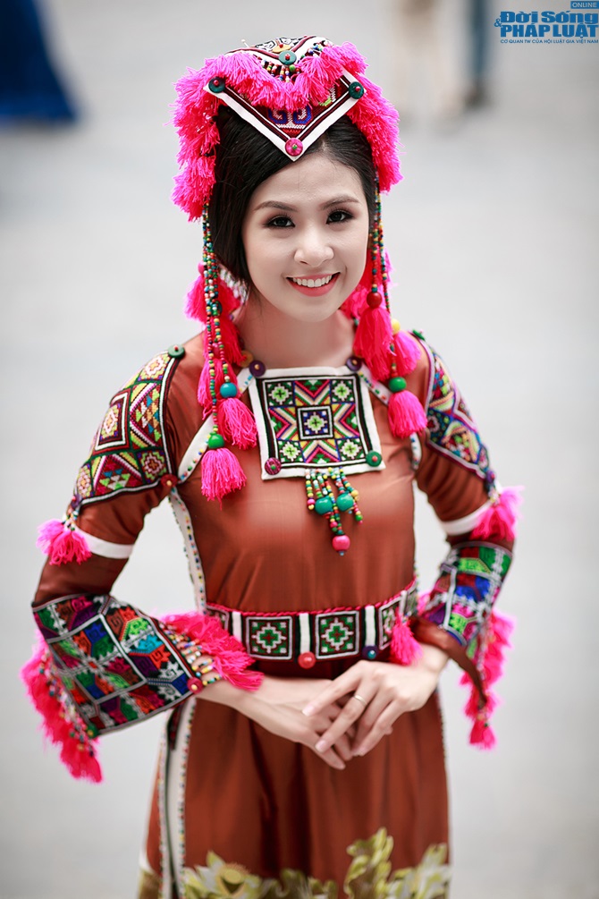 Ngọc Hân hoá thân thành cô gái dân tộc