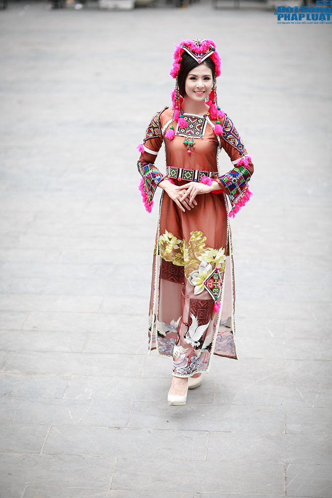 Ngọc Hân hoá thân thành cô gái dân tộc