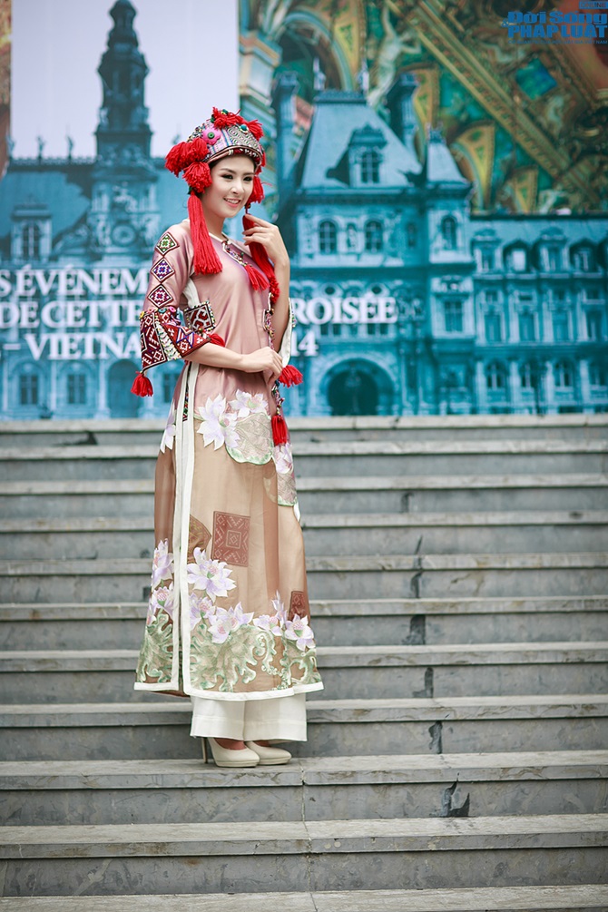 Ngọc Hân hoá thân thành cô gái dân tộc