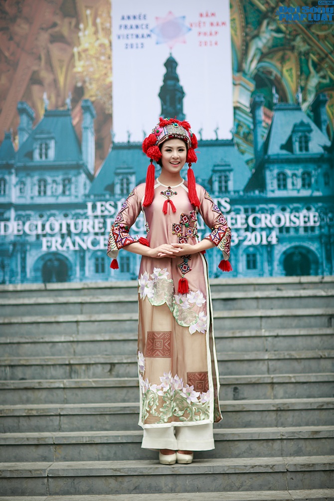 Ngọc Hân hoá thân thành cô gái dân tộc