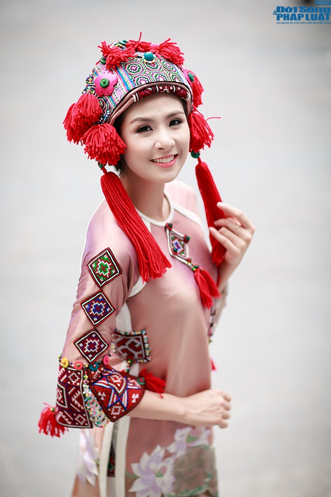 Ngọc Hân hoá thân thành cô gái dân tộc