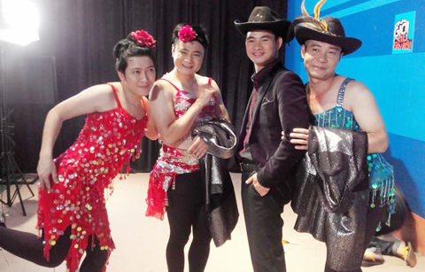 Tự Long, Công Lý “giả gái” cực điệu đà