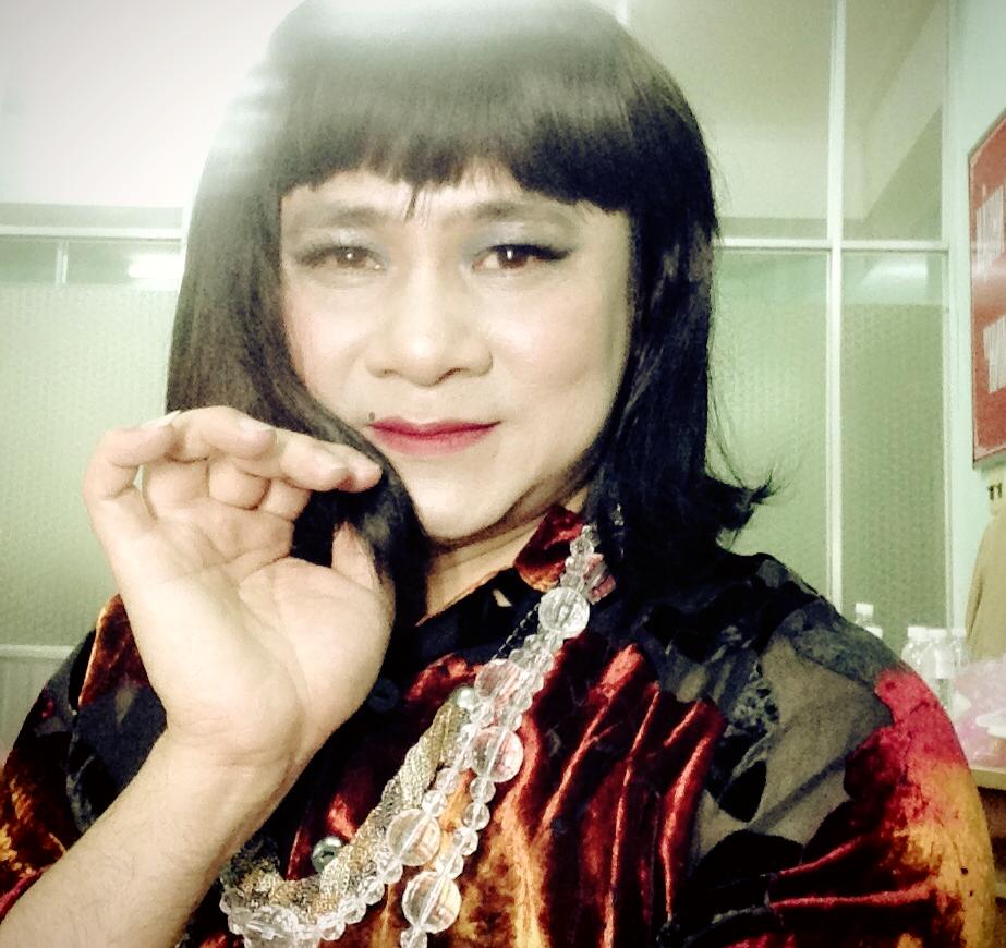 Tự Long, Công Lý “giả gái” cực điệu đà