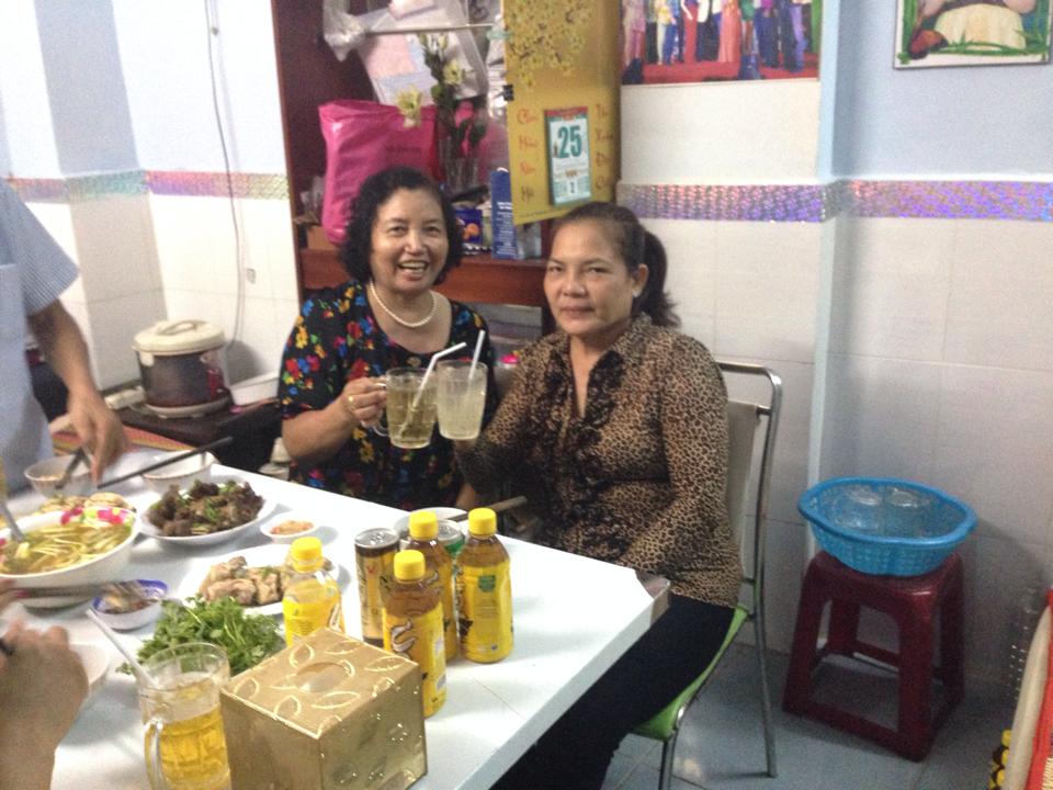 Bố mẹ Bảo Duy vào thăm nhà con dâu Phi Thanh Vân