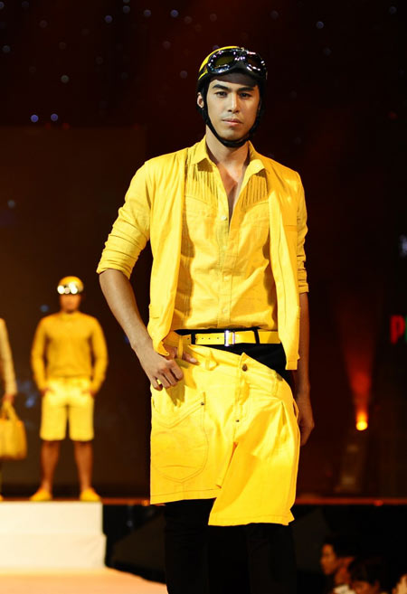 Siêu mẫu Duy Nhân lịch lãm, phong cách trên sàn catwalk