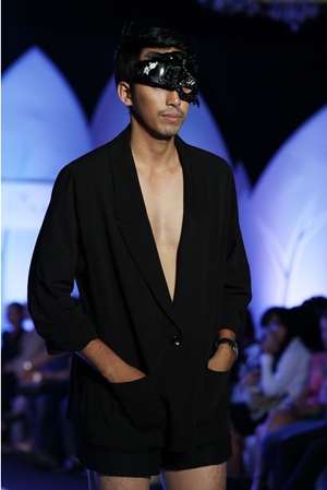 Siêu mẫu Duy Nhân lịch lãm, phong cách trên sàn catwalk