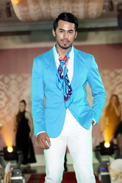 Siêu mẫu Duy Nhân lịch lãm, phong cách trên sàn catwalk