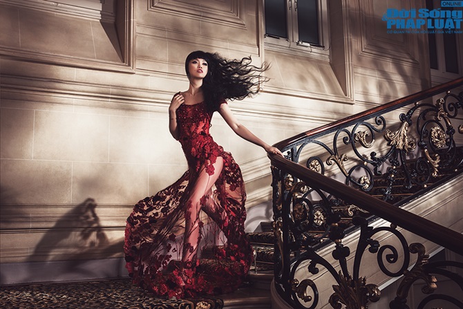 Jessica Minh Anh biến tháp Eiffel thành sàn diễn thời trang lịch 