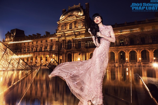 Jessica Minh Anh biến tháp Eiffel thành sàn diễn thời trang lịch 
