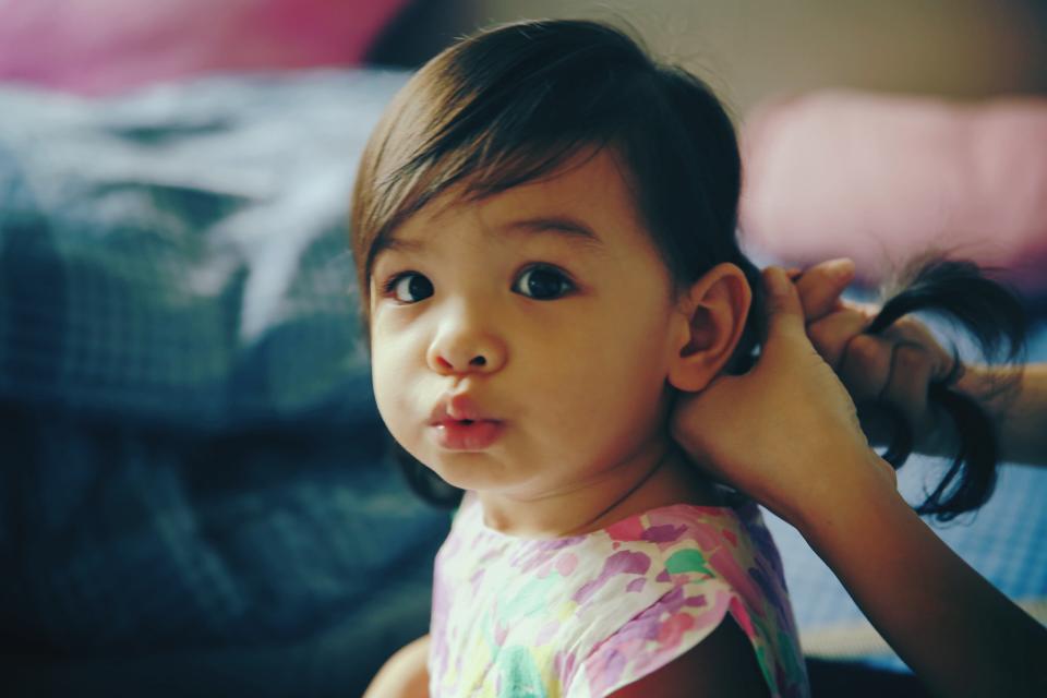 Clip: Con gái Phạm Quỳnh Anh hát “Chắc ai đó sẽ về” ngộ nghĩnh