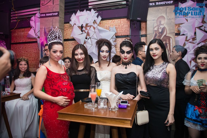 Ngày Haloween: Giật mình với những màn hóa trang ma quỷ của sao V