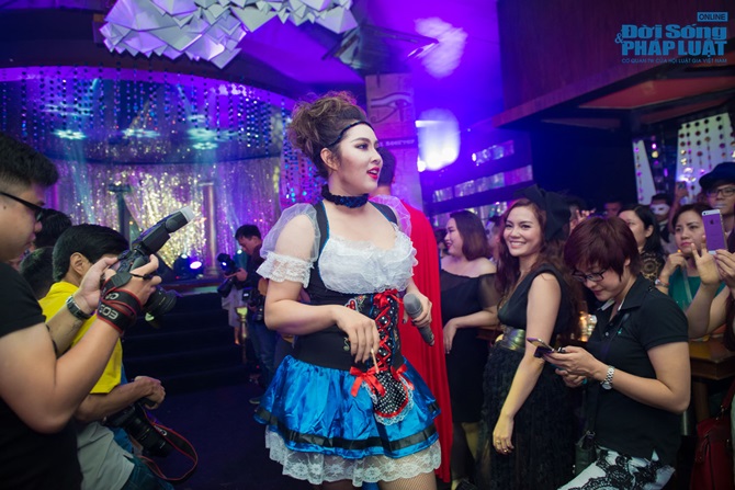 Ngày Haloween: Giật mình với những màn hóa trang ma quỷ của sao V