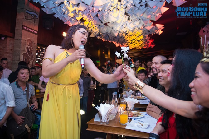 Ngày Haloween: Giật mình với những màn hóa trang ma quỷ của sao V