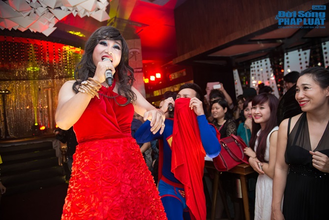 Ngày Haloween: Giật mình với những màn hóa trang ma quỷ của sao V