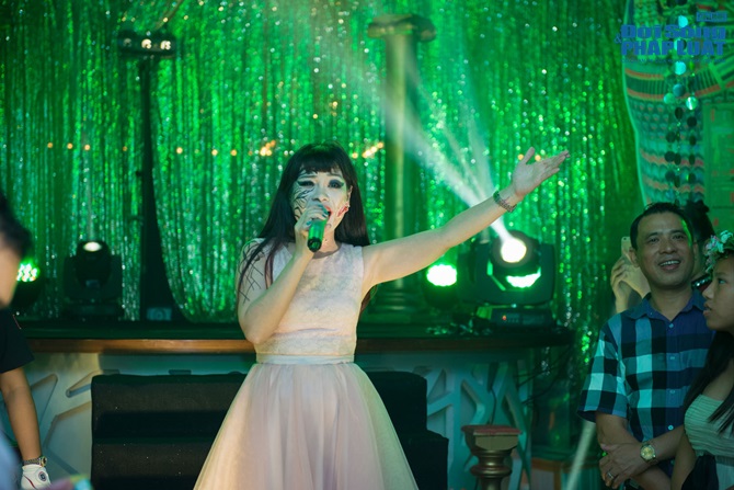 Ngày Haloween: Giật mình với những màn hóa trang ma quỷ của sao V