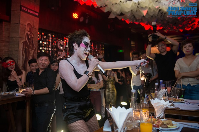 Ngày Haloween: Giật mình với những màn hóa trang ma quỷ của sao V