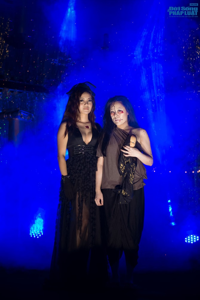 Ngày Haloween: Giật mình với những màn hóa trang ma quỷ của sao V