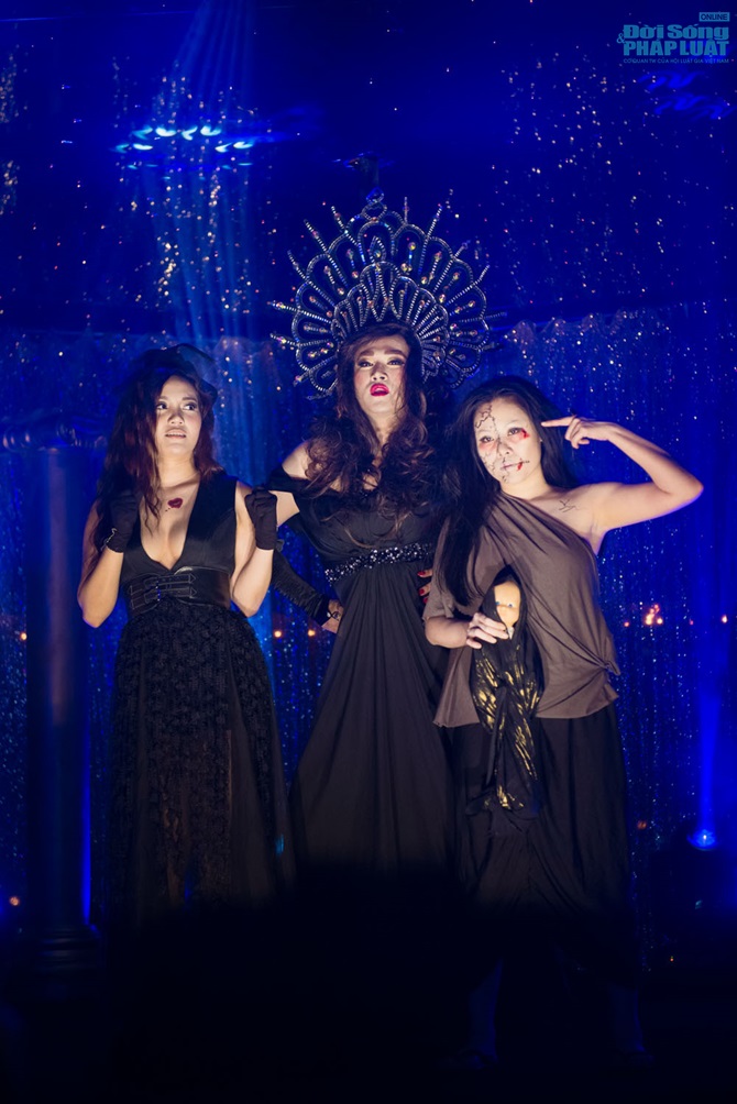 Ngày Haloween: Giật mình với những màn hóa trang ma quỷ của sao V