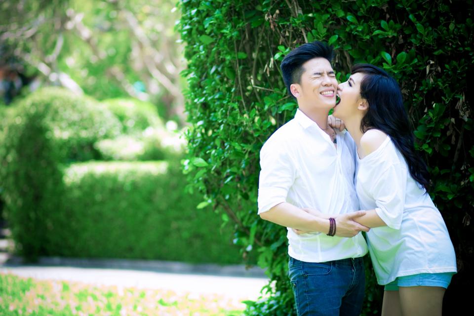 Diễm Hương bụng bầu “giật” điện thoại từ hai tên cướp Diễm Hương bụng bầu “giật” điện thoại từ hai tên cướp