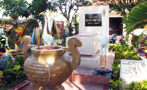 Thi hài dưới mộ Anh hùng Nguyễn Trung Trực là ai? Thi hài dưới mộ Anh hùng Nguyễn Trung Trực là ai?