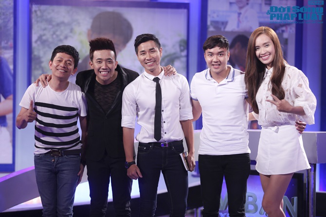 MC Nguyên Khang giật hơn 53 triệu từ tay Trấn Thành tặng sinh viê