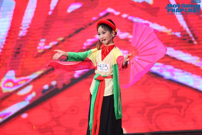 Vietnam’s Got Talent tập 2: Giám khảo phát cuồng vì cậu bé 8 tuổi