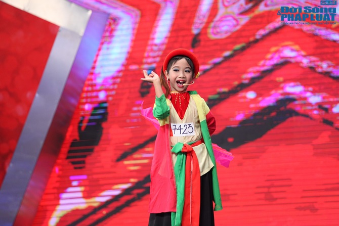 Vietnam’s Got Talent tập 2: Giám khảo phát cuồng vì cậu bé 8 tuổi