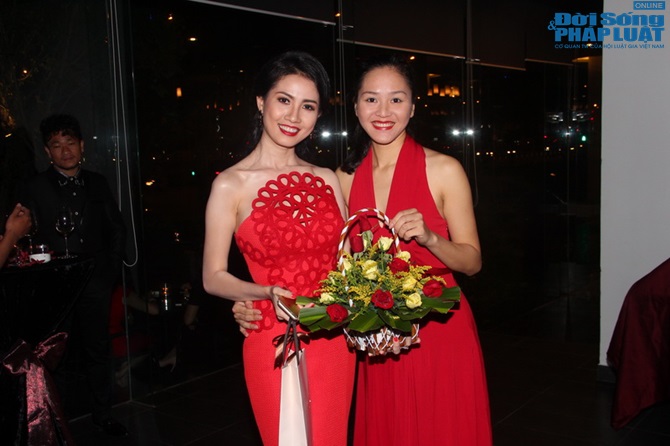 Người đẹp Phan Thị Lý bất ngờ tái xuất mừng sinh nhật Phan Thị Mơ