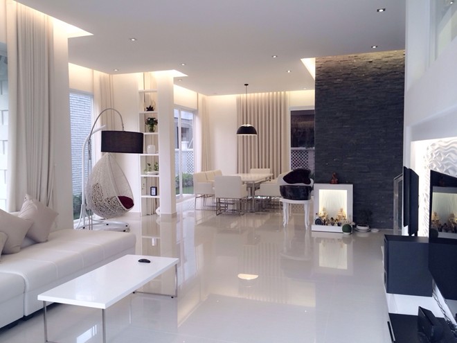 Cuộc sống xa hoa của “cặp đôi vàng showbiz” Công Vinh – Thủy Tiên