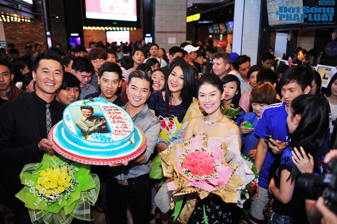 Đàm Vĩnh Hưng lại đau đầu vì hàng loạt Việt kiều tranh giành “Hiệ