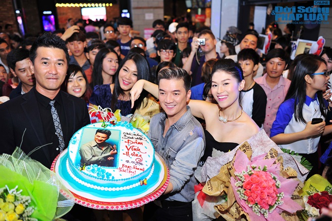 Đàm Vĩnh Hưng lại đau đầu vì hàng loạt Việt kiều tranh giành “Hiệ