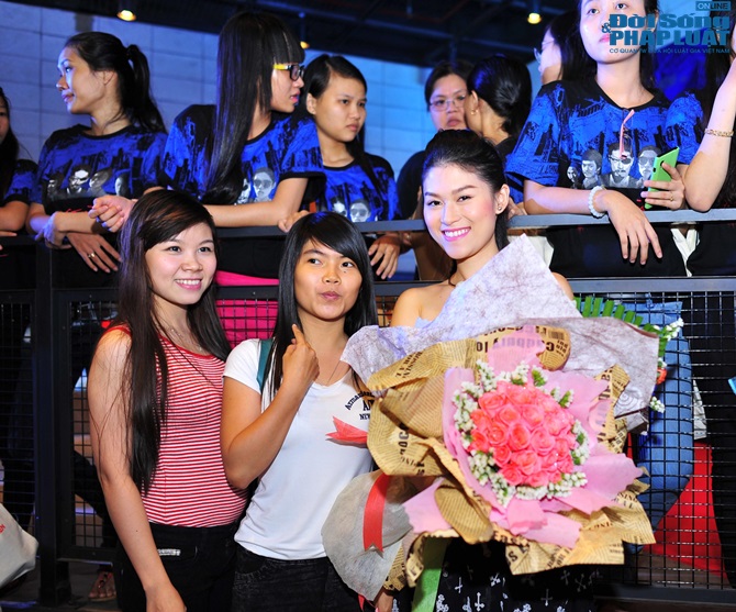 Đàm Vĩnh Hưng lại đau đầu vì hàng loạt Việt kiều tranh giành “Hiệ