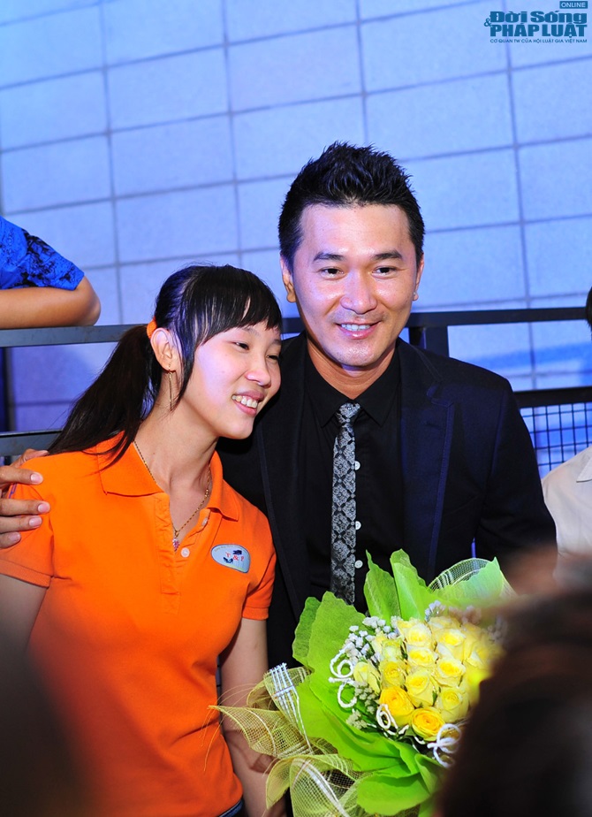 Đàm Vĩnh Hưng lại đau đầu vì hàng loạt Việt kiều tranh giành “Hiệ