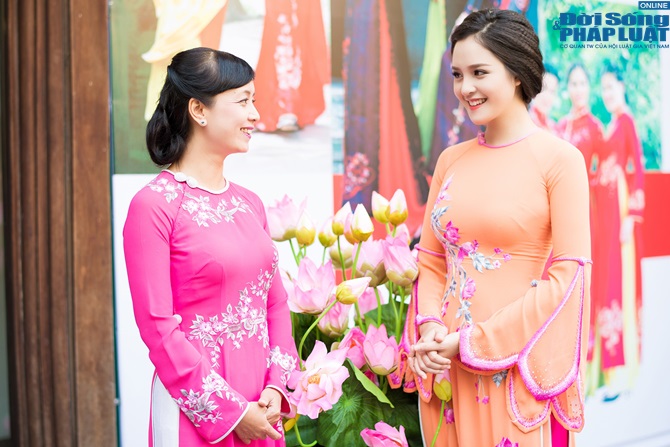 Á hậu Hoàng Anh rạng rỡ bên diễn viên Chiều Xuân đằm thắm