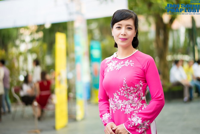 Á hậu Hoàng Anh rạng rỡ bên diễn viên Chiều Xuân đằm thắm