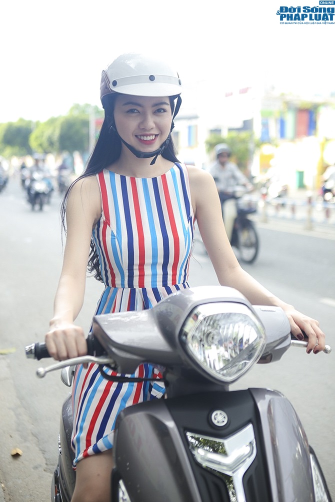 Vũ Hoàng Điệp đi xe máy, bỏ xế sang tiền tỷ