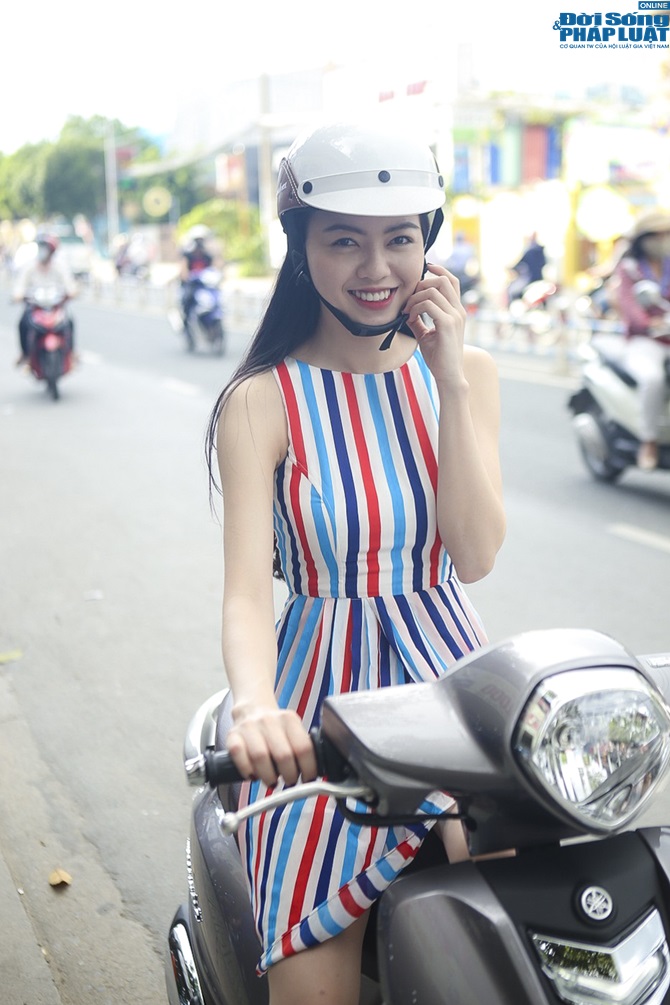 Vũ Hoàng Điệp đi xe máy, bỏ xế sang tiền tỷ