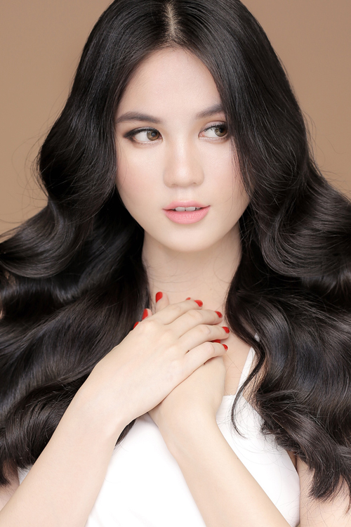 Ngọc Trinh khác lạ với “nét đẹp lai Tây”