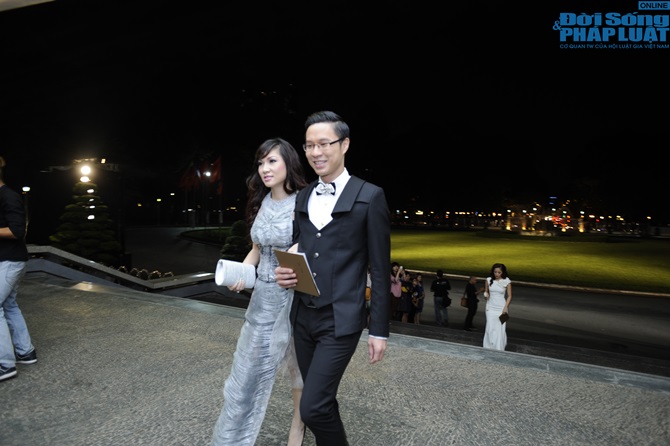 Người yêu tin đồn hải ngoại bất ngờ về nước ủng hộ MC Anh Quân