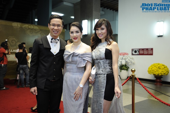 Người yêu tin đồn hải ngoại bất ngờ về nước ủng hộ MC Anh Quân