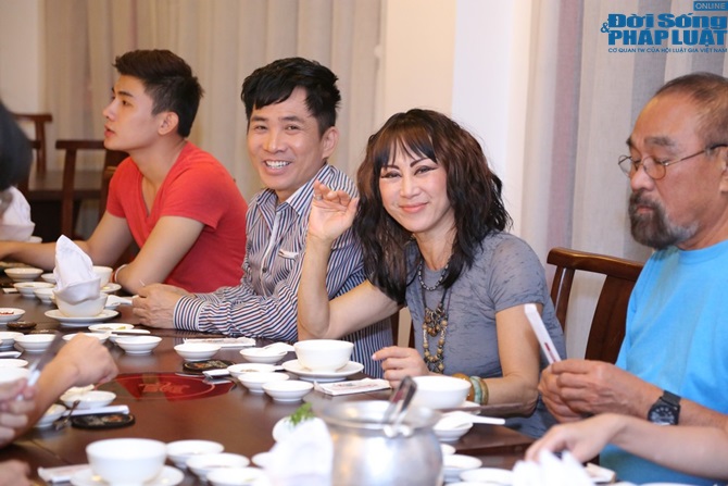 Danh ca Lê Uyên và nguyện ước được hát mãi…trên đất Việt