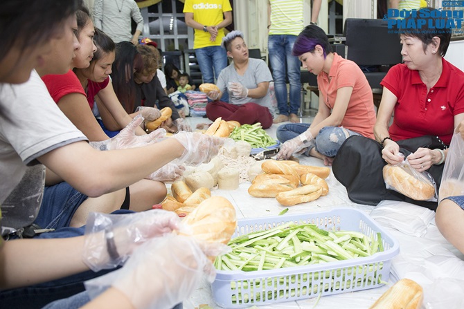 Thanh Thảo trích tiền bán album để mua quà cho người nghèo trước Thanh Thảo trích tiền bán album để mua quà cho người nghèo trước