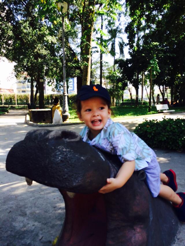 Khoảnh khắc cực yêu của cặp thiên thần Tôm - Tép nhà Hồng Nhung