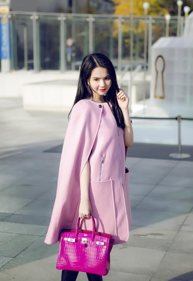 Ngọc Trinh sành điệu, tình tứ bên Vũ Khắc Tiệp