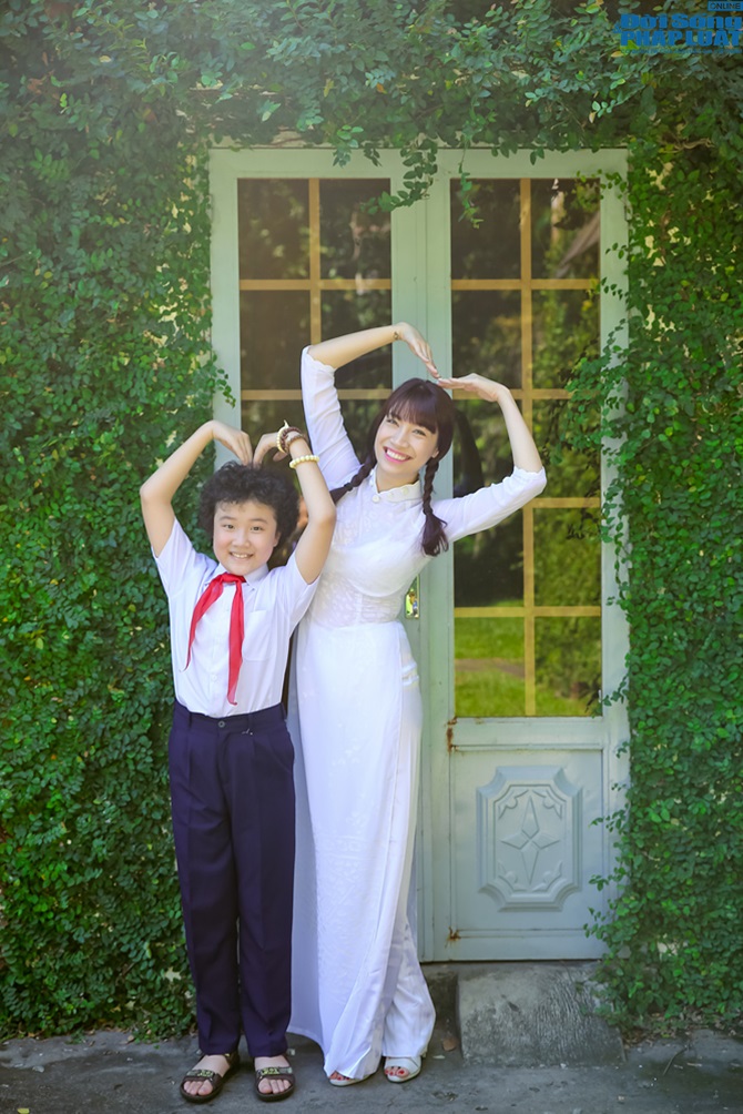 Pha Lê làm cô giáo ôn lại tuổi thơ với Hoàng Anh 