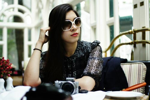 Nét sang chảnh của người đẹp 9x phiên dịch cho David Beckham