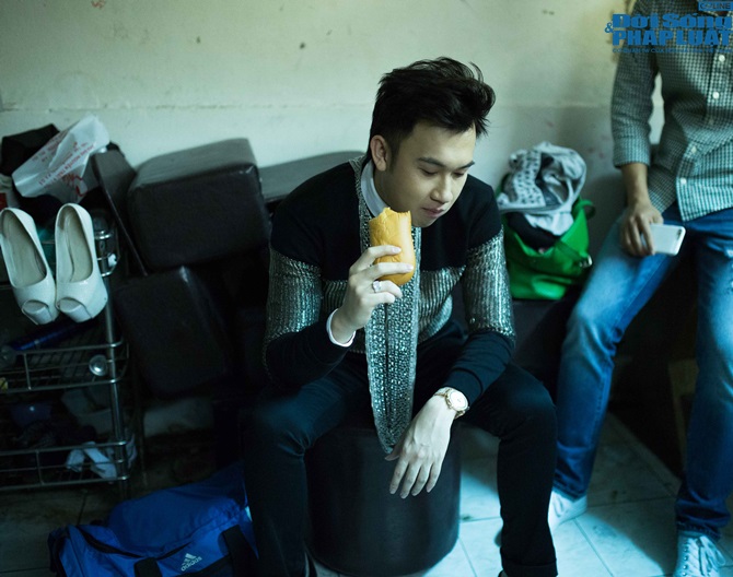 Dương Triệu Vũ nén cơn đau để chiều lòng khán giả