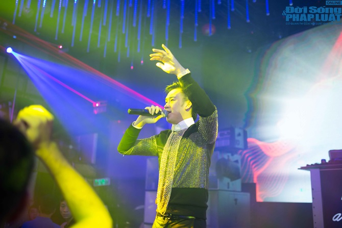 Dương Triệu Vũ nén cơn đau để chiều lòng khán giả